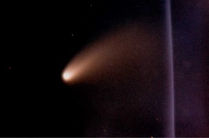 Comet Hale-Bopp on March 30th 1997. Canon EOS Rebel attached on Helleyscope (400mm f/10). It is a 10min 20s manually tracked exposure (piggyback on TAL-1) on Fuji Super G 800 plus film.